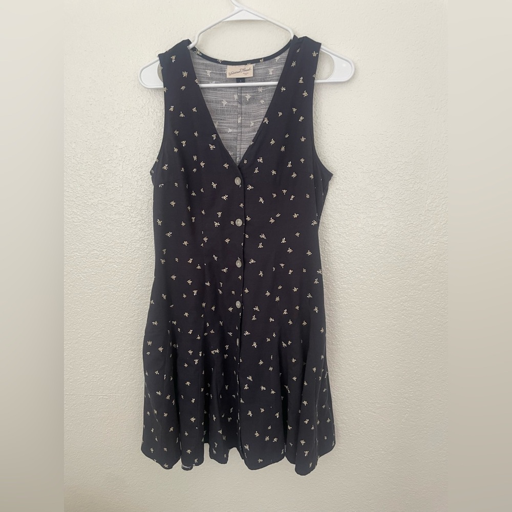 Universal Thread floral
Button dress